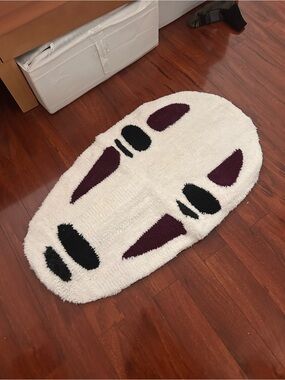 Handmade No Face Accent Rug